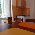 Moni * Сплит