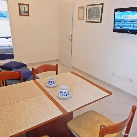 Moni Apartment *