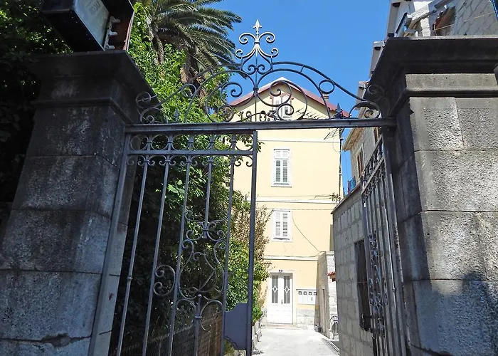 아파트 아파트먼트 모니 *