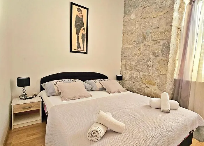 아파트먼트 모니 *