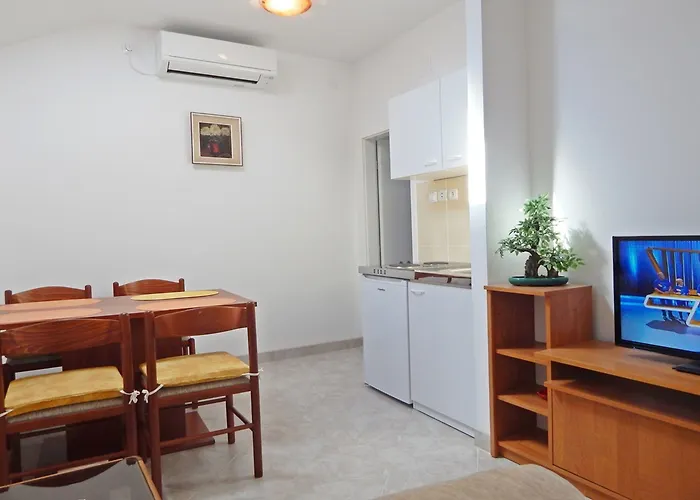 아파트먼트 모니 *