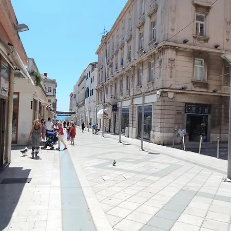 Апартаменти Moni *